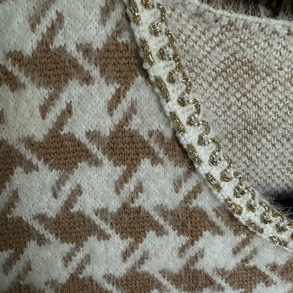 NWT Chic Houndstooth Cardigan with Pearl Buttons - Chanel style - Picture 4 of 9